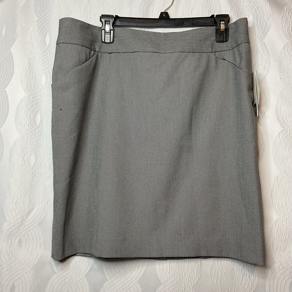Amanda + Chelsea black and white skirt 14 NWT